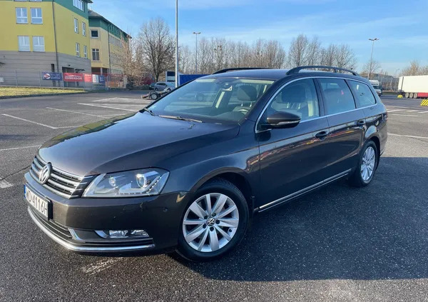 samochody osobowe Volkswagen Passat cena 32900 przebieg: 293000, rok produkcji 2011 z Warszawa